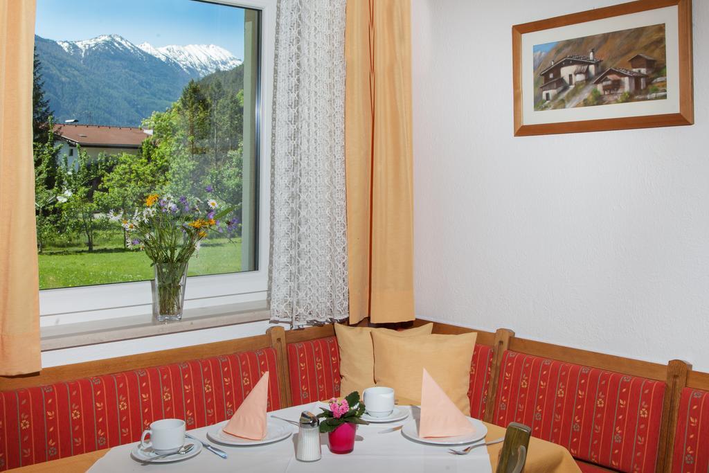 Gastehaus Frischhut Hotell Nassereith Exteriör bild